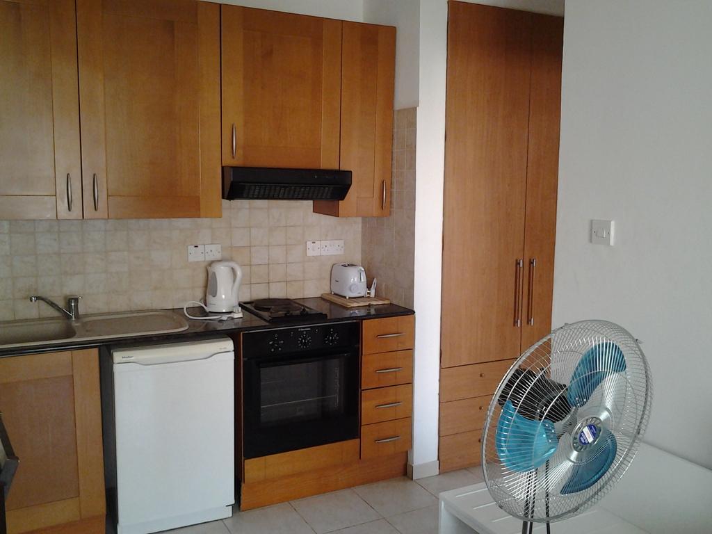 Artemis Karas Holidays Apartment Паралімні Номер фото