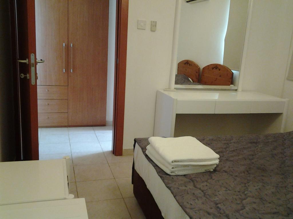 Artemis Karas Holidays Apartment Паралімні Номер фото