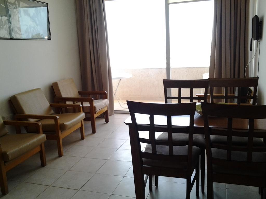 Artemis Karas Holidays Apartment Паралімні Номер фото